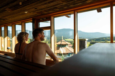 Sauna mit Ausblick im Wellnesshotel Bayerischer Wald