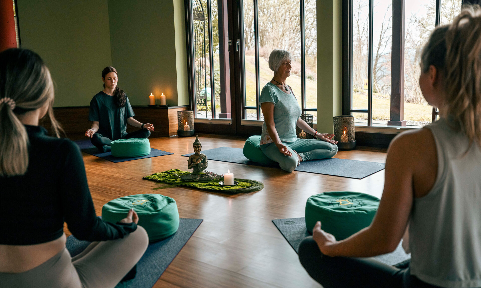 Yoga Retreat im Yogaraum der Wellnesspagode